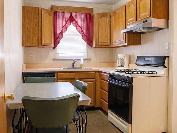 4th image of 203 E Howell St