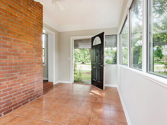 2nd image of 1524 Peachtree Cir S