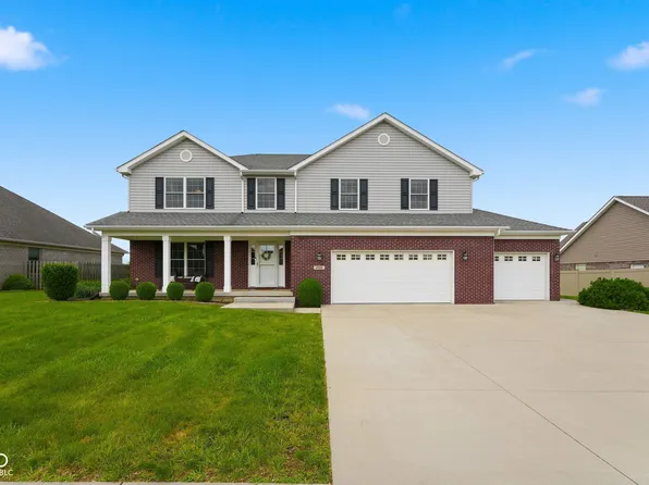 905 N Fox Berry Dr, Yorktown, IN 47396