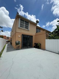 819 W 38th Ter #9, Hialeah, FL, 33012