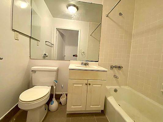 5th image of 117 15th St APT 1B