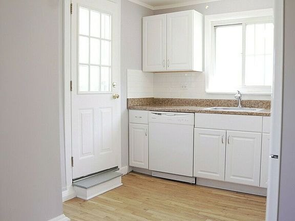 4th image of 299 18th St #2