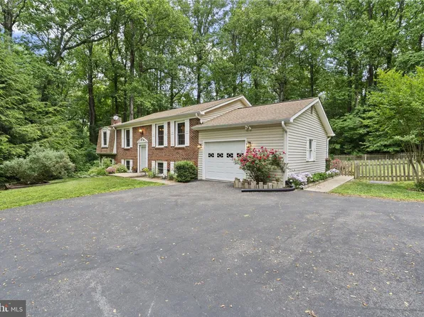 8819 Lafayette Dr, Owings, MD 20736