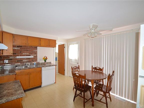5th image of 209 Deerfield Dr