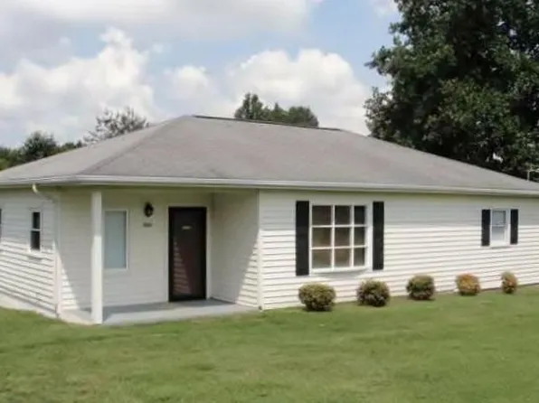 1521 Henry River Rd, Hickory, NC 28602