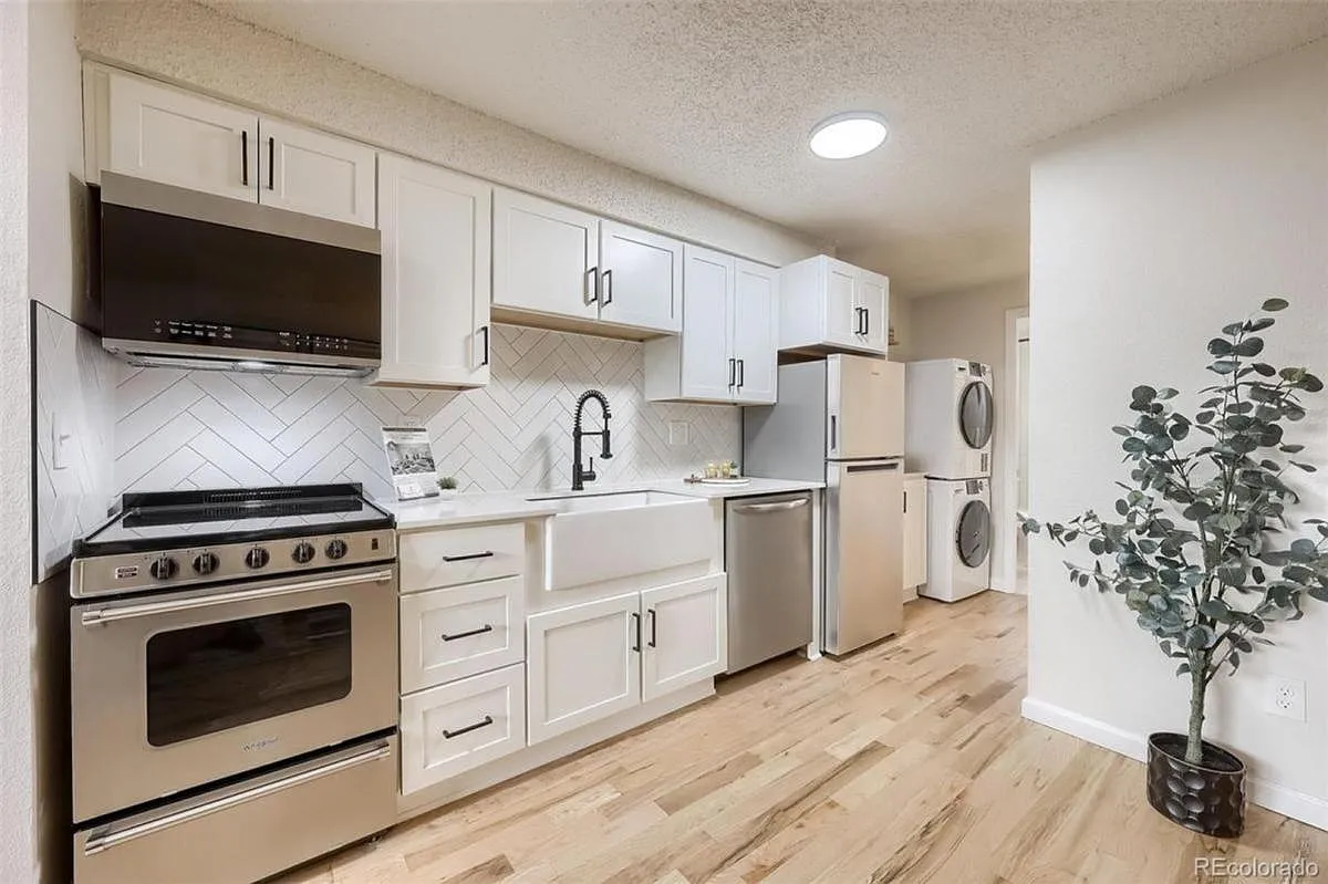 Miner Court — Photo 2