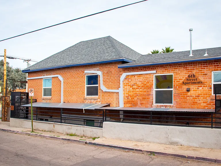 430 E 6th St #1 — Photo 28