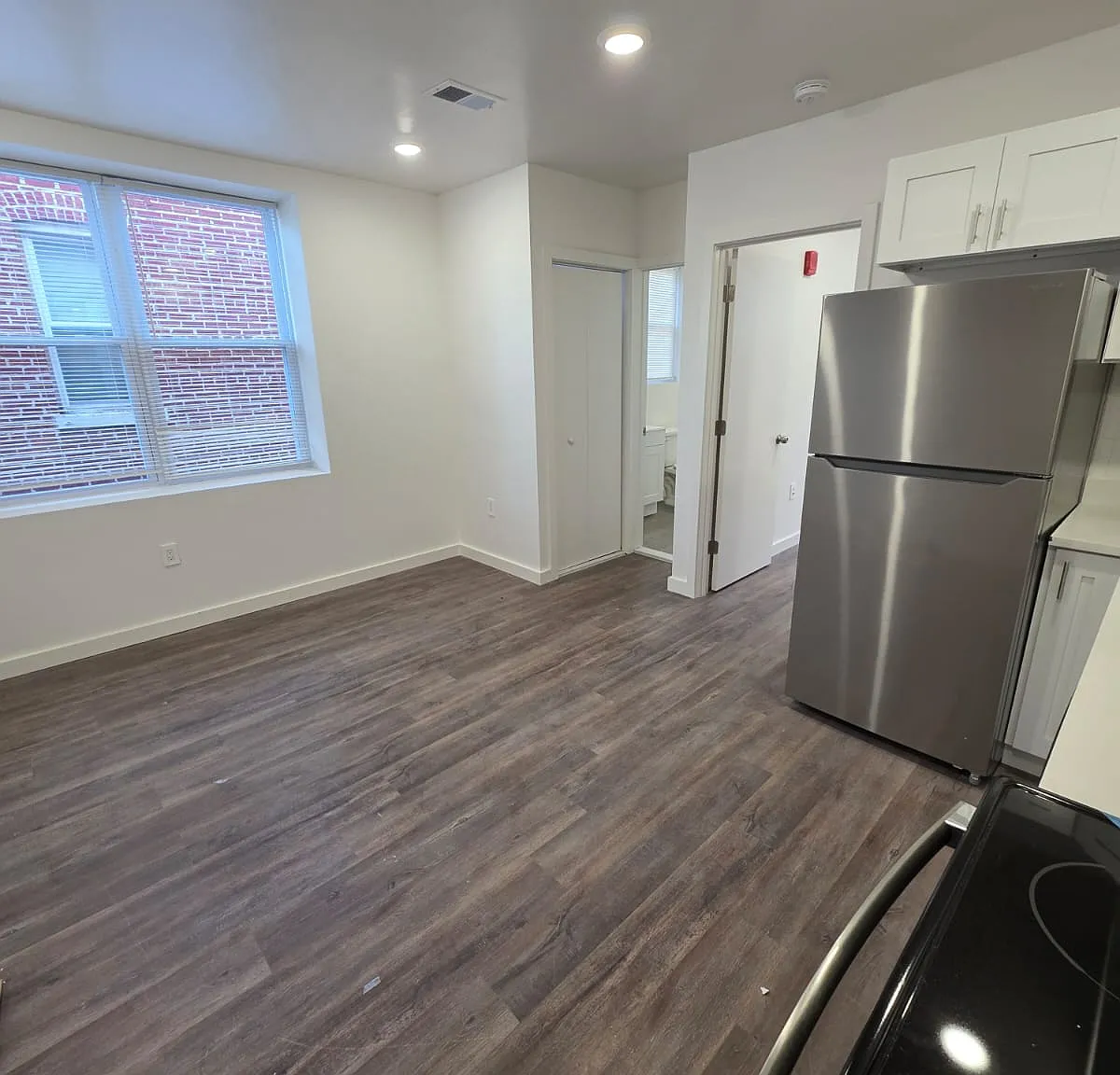 733 Hobart Pl NW — Photo 3