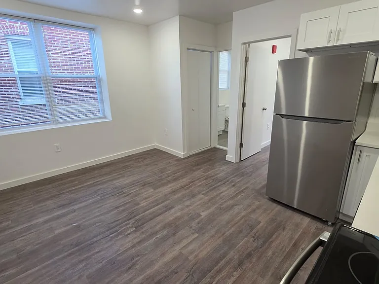 733 Hobart Pl NW #5 — Photo 3
