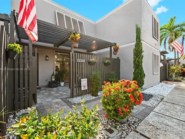 11318 NW 16th St, Pembroke Pines, FL 33026