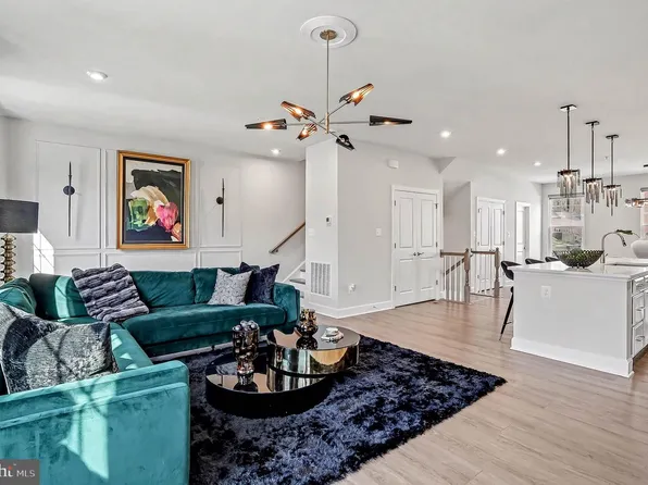 10878 Foxtrot Cir, Upper Marlboro, MD 20772