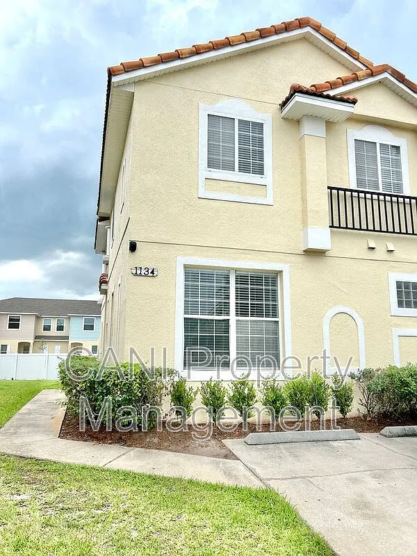 4 bed, 3.5 bath, 1948 sqft, $1,900 — Photo 1