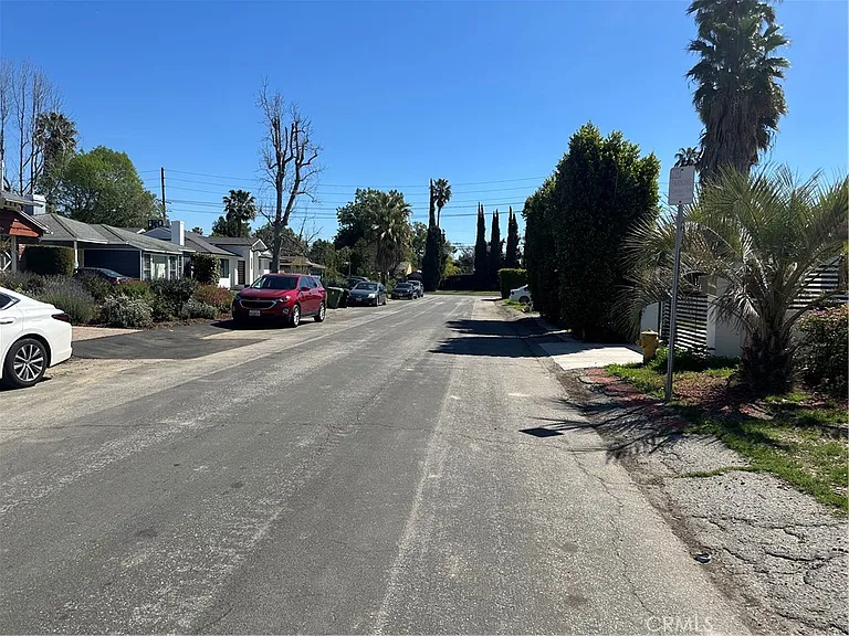 14325 Martha St — Photo 21