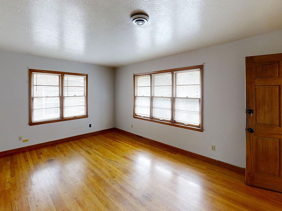 1st image of 200 W 36th St #1