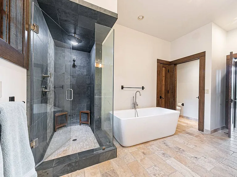 8615 Huntington Ct — Photo 24