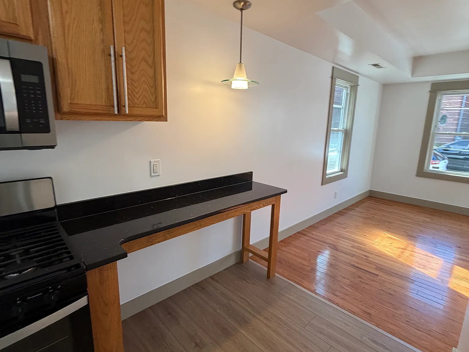 3 bed, 9999 sqft, $3,200 — Photo 3