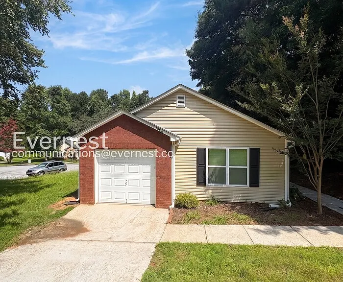 1408 Creek View Dr — Photo 1