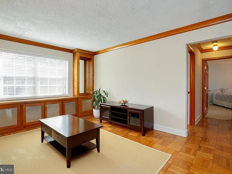 1612 W Abingdon Dr — Photo 8