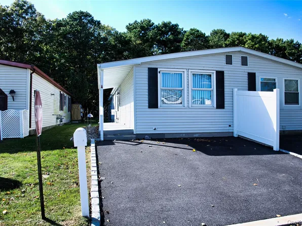 65A Village Green Circle W, Manorville, NY 11949