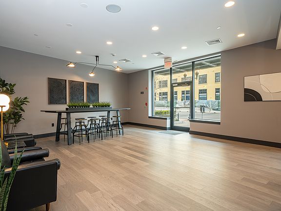 4th image of 750 Summer St #28669466f