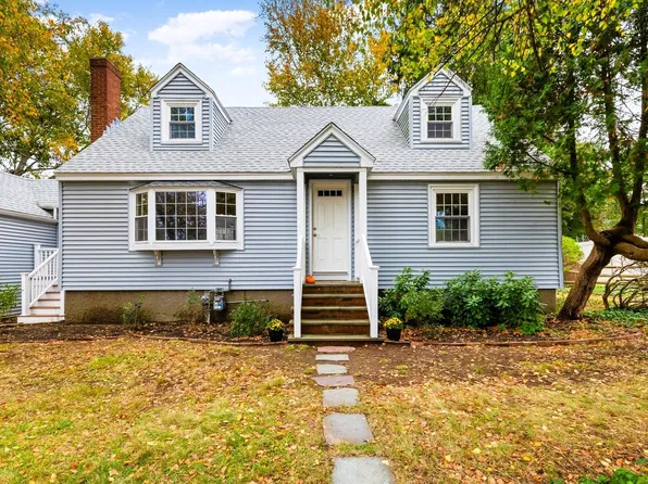 12 Hog Hill Rd, Peabody, MA 01960