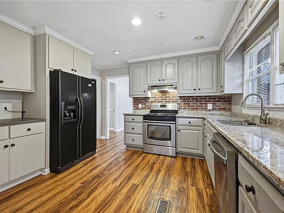 5th image of 2791 Crestline Dr