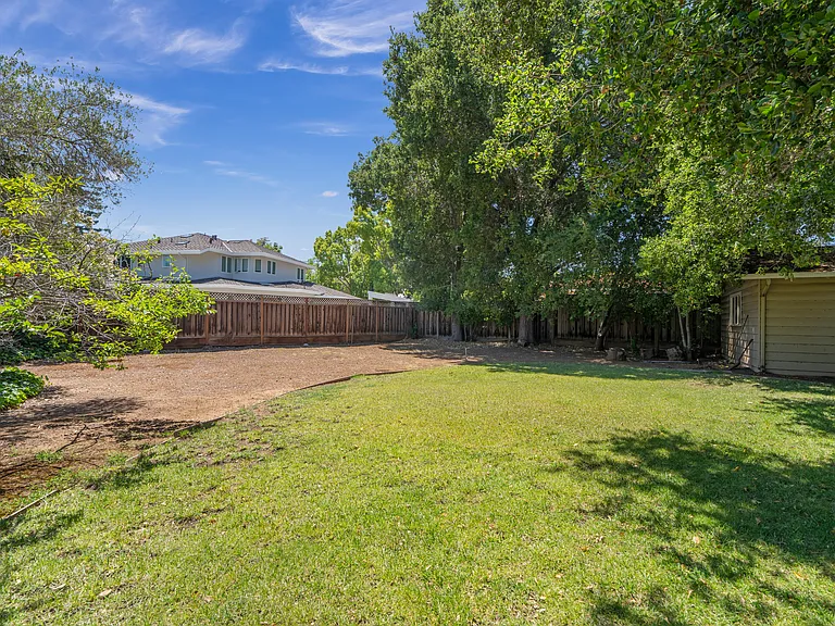 175 N El Monte Ave — Photo 19