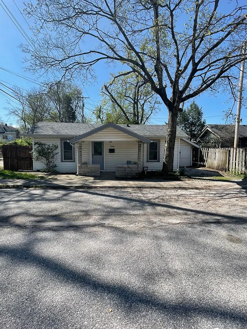 2BR 1BA House for Rent — Photo 4