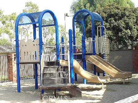 1 Christamon W — Photo 21