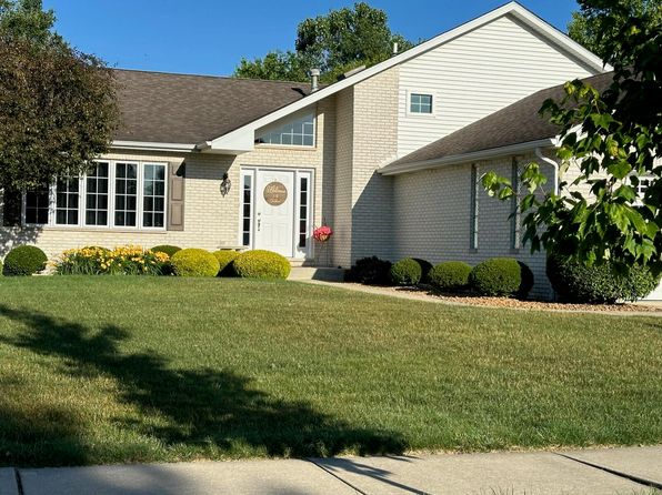 2746 Camelot Dr, Dyer, IN 46311