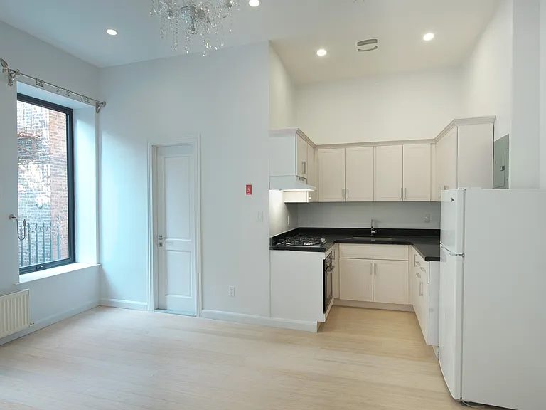 78 Herkimer St #205 — Photo 3
