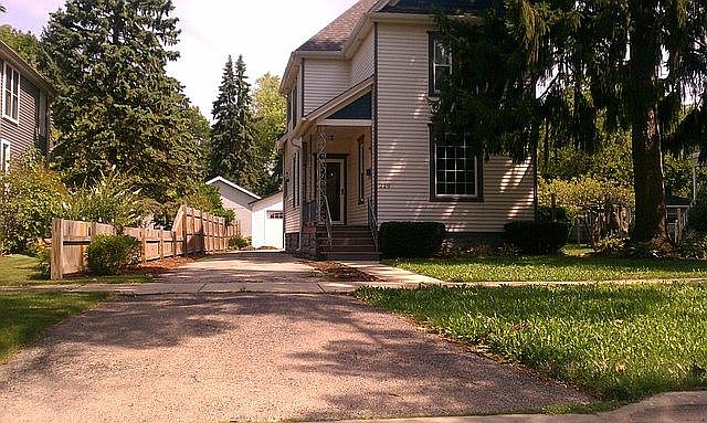 1st image of 229 E York Ave