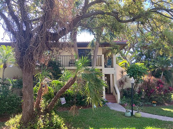 Front entrance & balcony