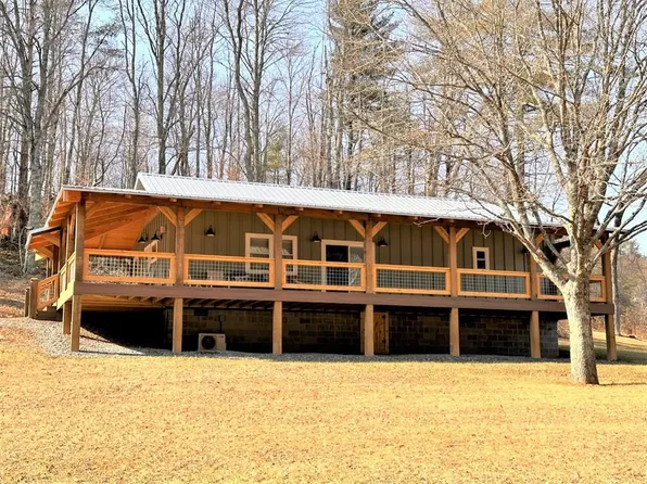 36 Hidden Valley Rd, Hillsville, VA 24343