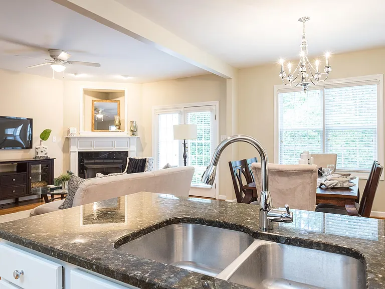 203 Harbor Creek Dr — Photo 4
