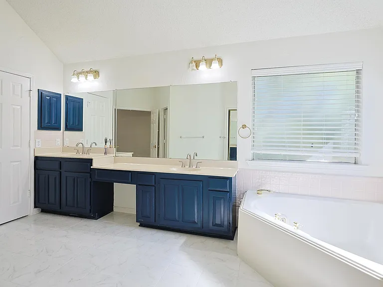 501 Halifax Ln — Photo 25