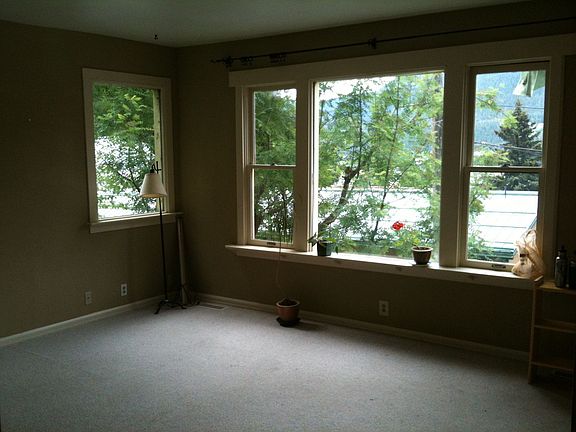 downstairs (middle floor) apartment