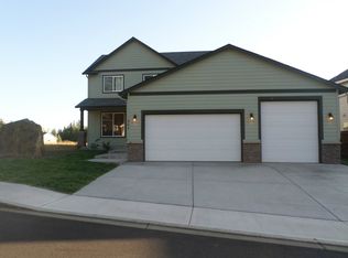 307 Stepping Stone St, Kalama, WA 98625