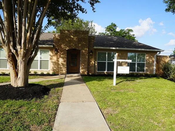 11803 Bloomington Ln, Meadows Place, TX 77477