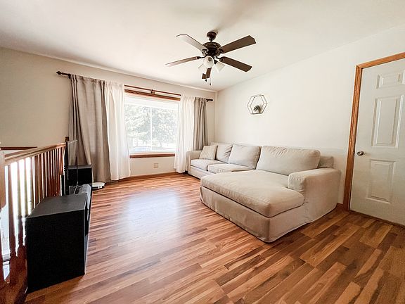 3rd image of 514 Woodland Trl
