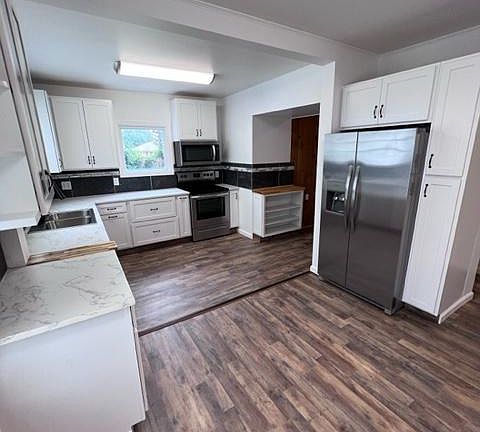 2nd image of 909 W Main St
