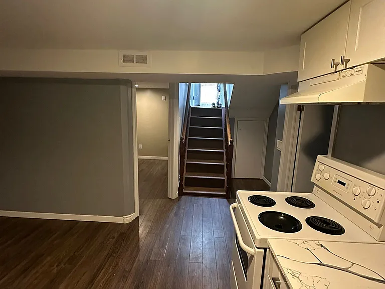 20 Twin Pauls Cres #LOWER — Photo 3