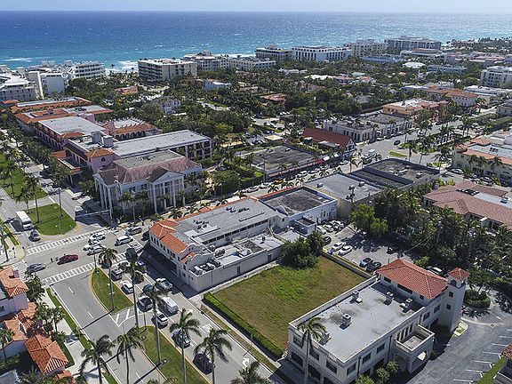 2nd image of 204 Royal Palm Way
