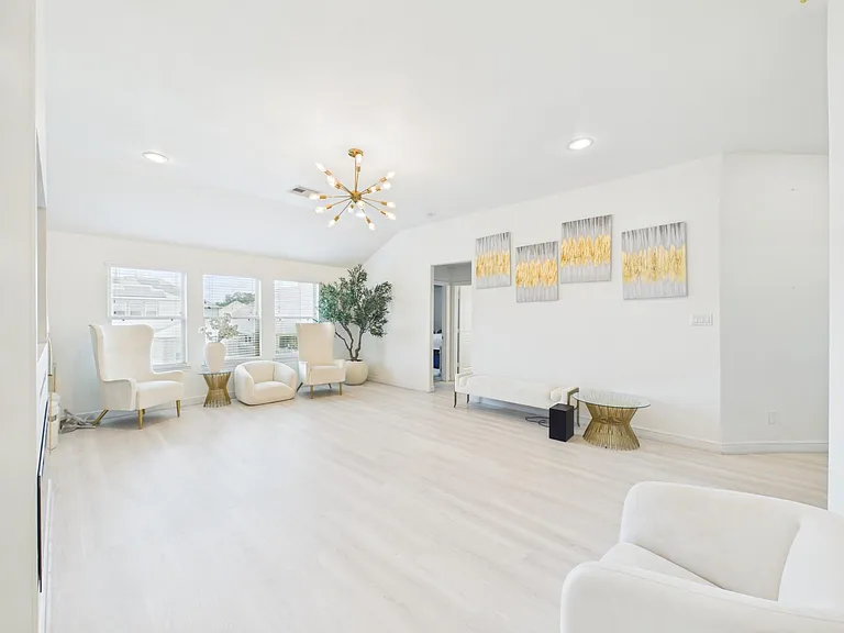 24711 Miltonwood St — Photo 36