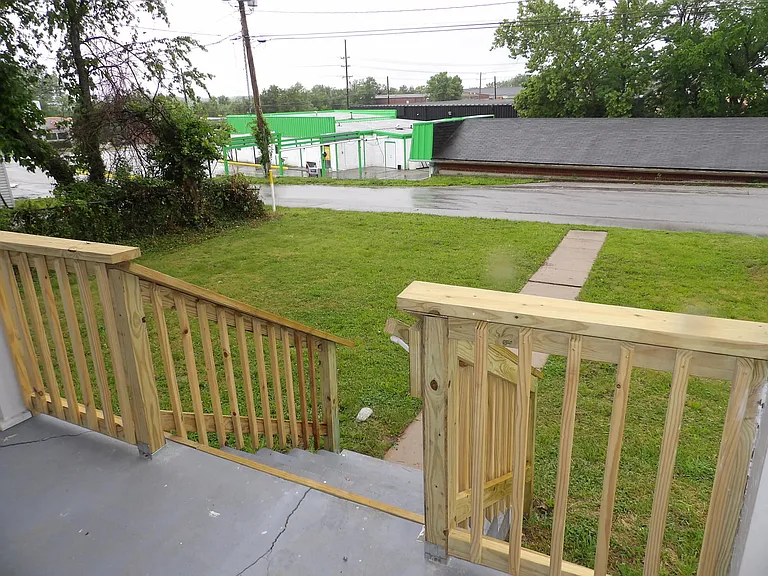109 Allnutt Dr — Photo 3