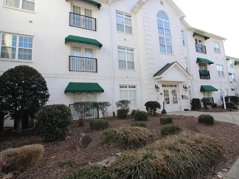 100 Sunset Cir #302