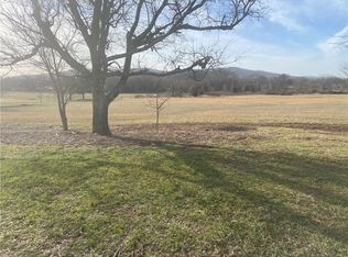 10881 Blue Sky Rd, Farmington, AR 72730