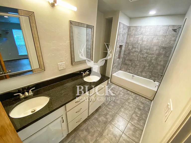 11300 Cimarron Dr — Photo 12