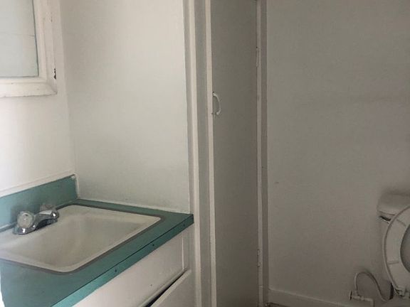 4th image of 1122 S Johnson St Unit B