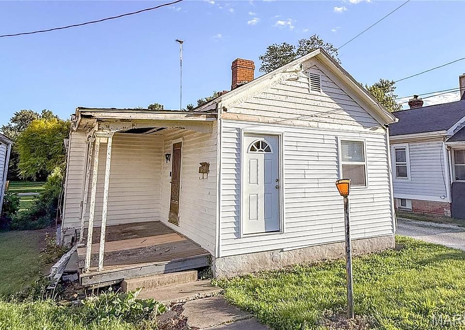 1st image of 321 E Beecher Ave